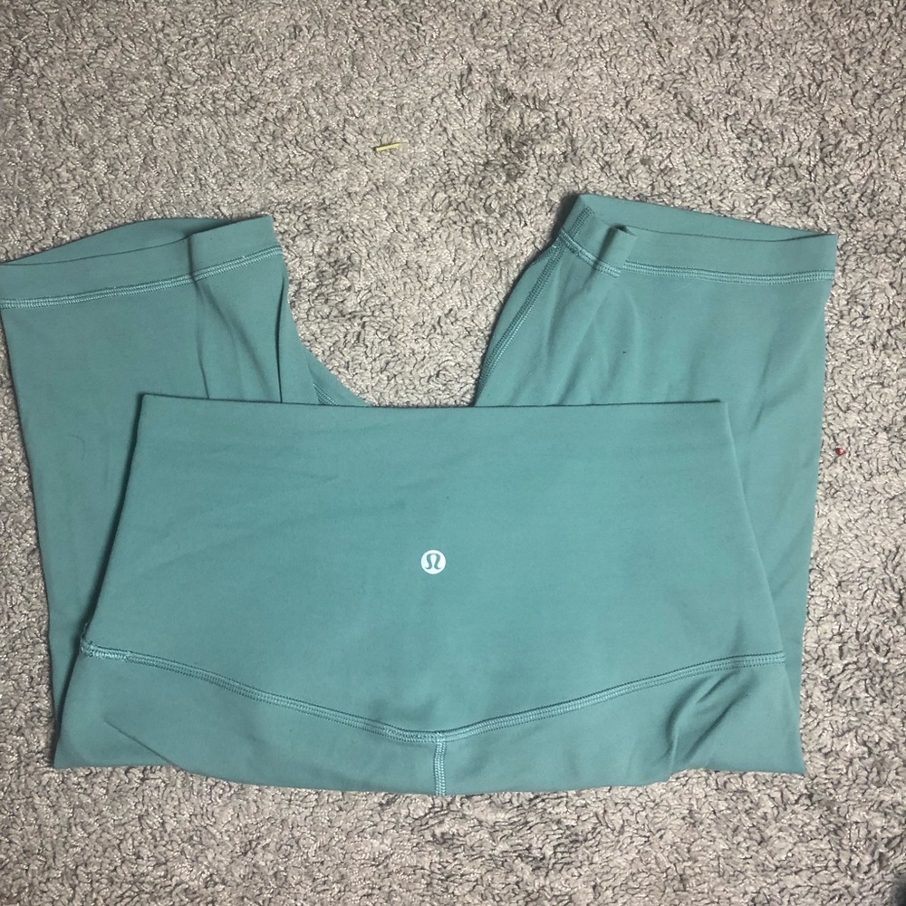 Great condition lulu lemon mint colored biker shorts